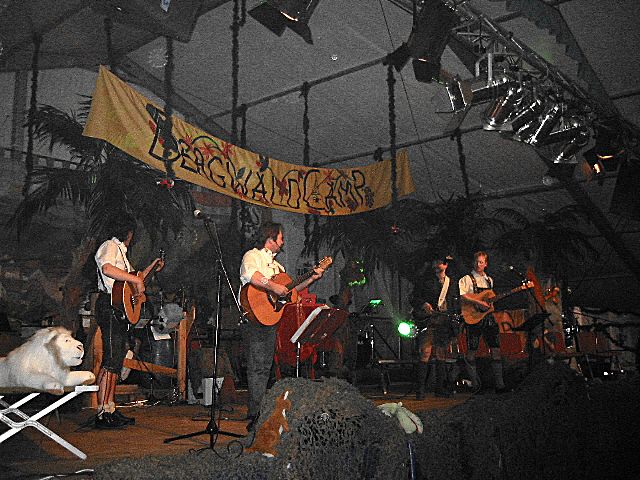 640x480 pixels (276K)