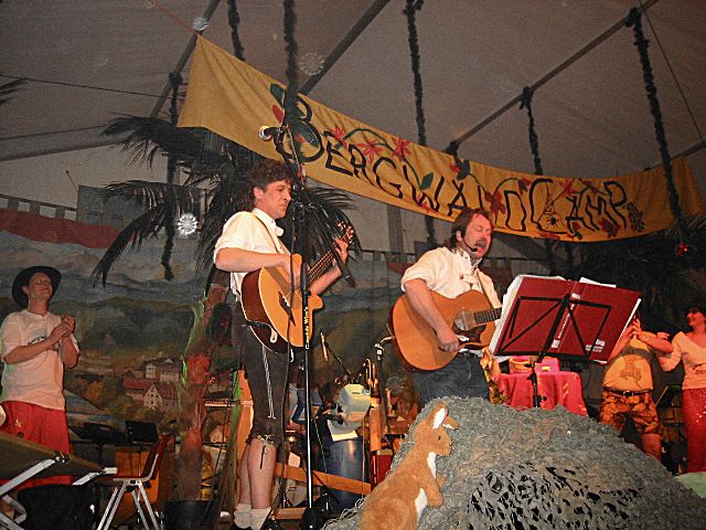 640x480 pixels (320K)