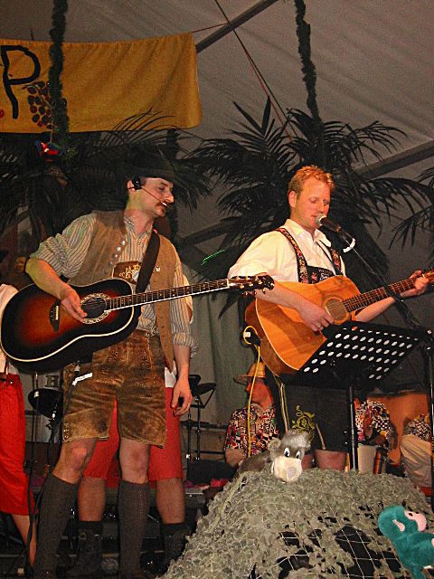 480x640 pixels (335K)