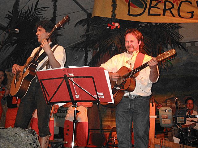 640x480 pixels (303K)