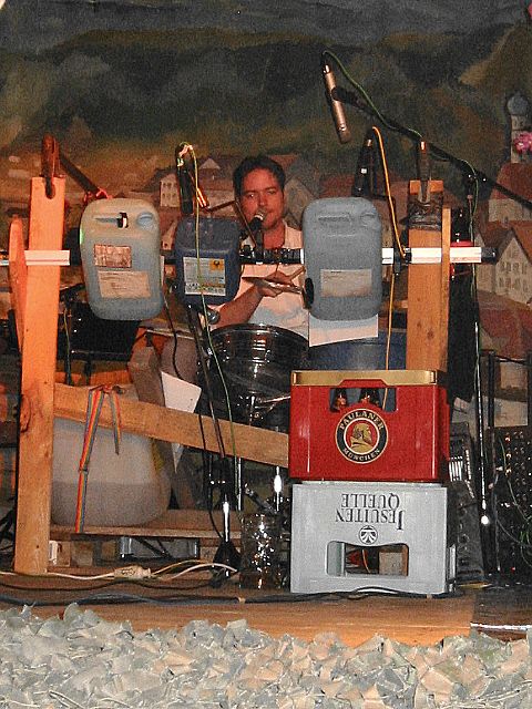 480x640 pixels (335K)