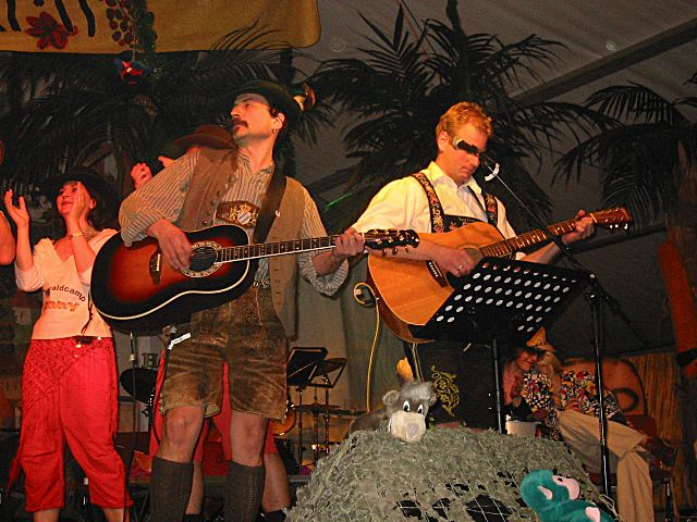 640x480 pixels (312K)