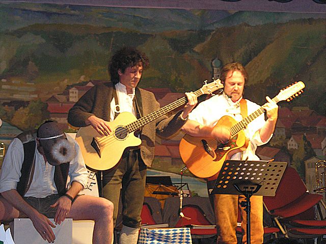 640x480 pixels (76K)