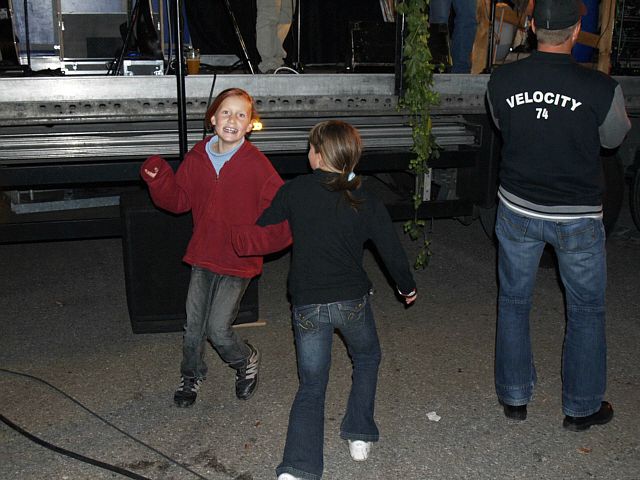 640x480 pixels (183K)