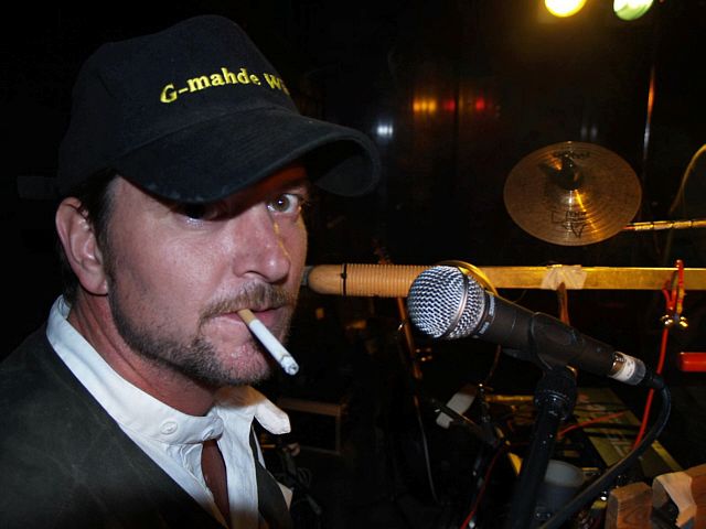 640x480 pixels (127K)