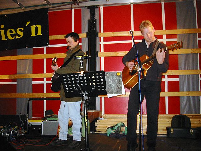 640x480 pixels (294K)