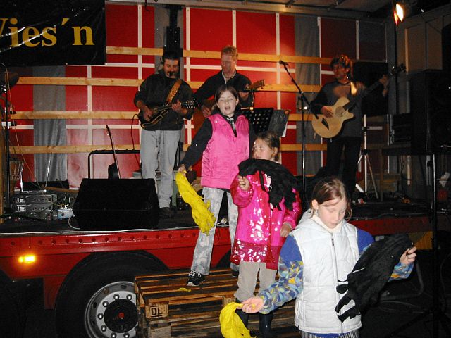 640x480 pixels (245K)