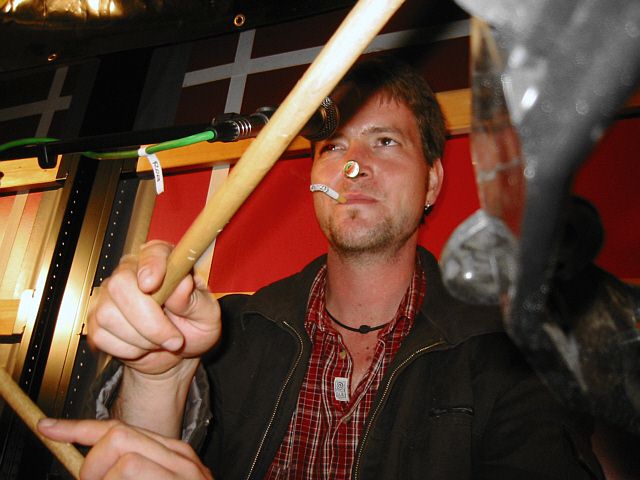 640x480 pixels (179K)