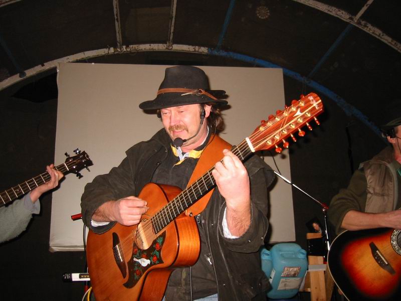 800x600 pixels (63K)