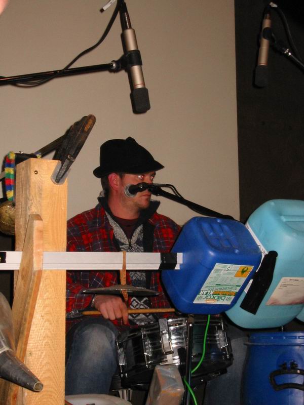 600x800 pixels (61K)