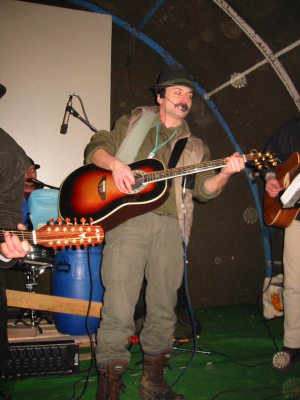 600x800 pixels (66K)