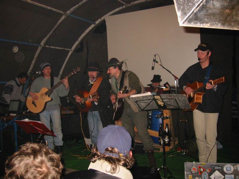 800x600 pixels (68K)