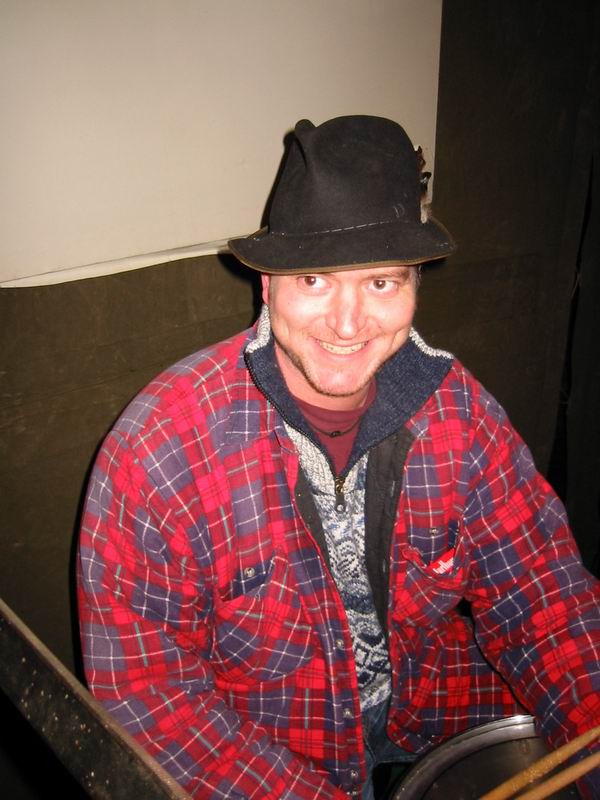 600x800 pixels (70K)