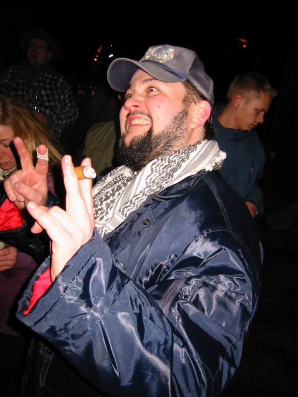 600x800 pixels (70K)