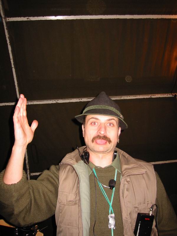 600x800 pixels (56K)