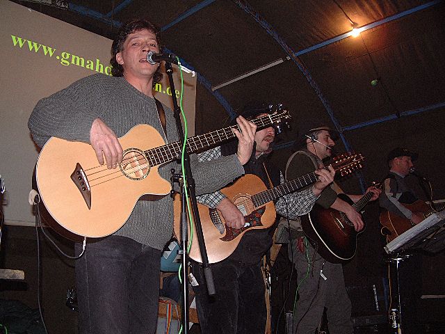 640x480 pixels (334K)