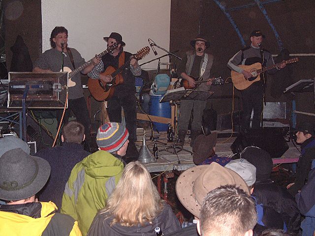 640x480 pixels (349K)