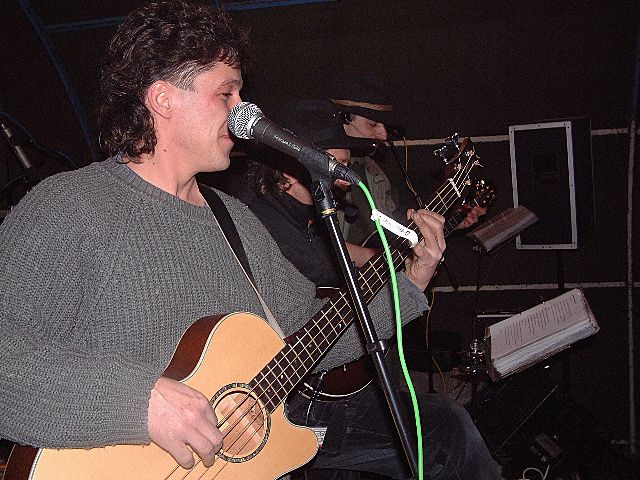 640x480 pixels (337K)